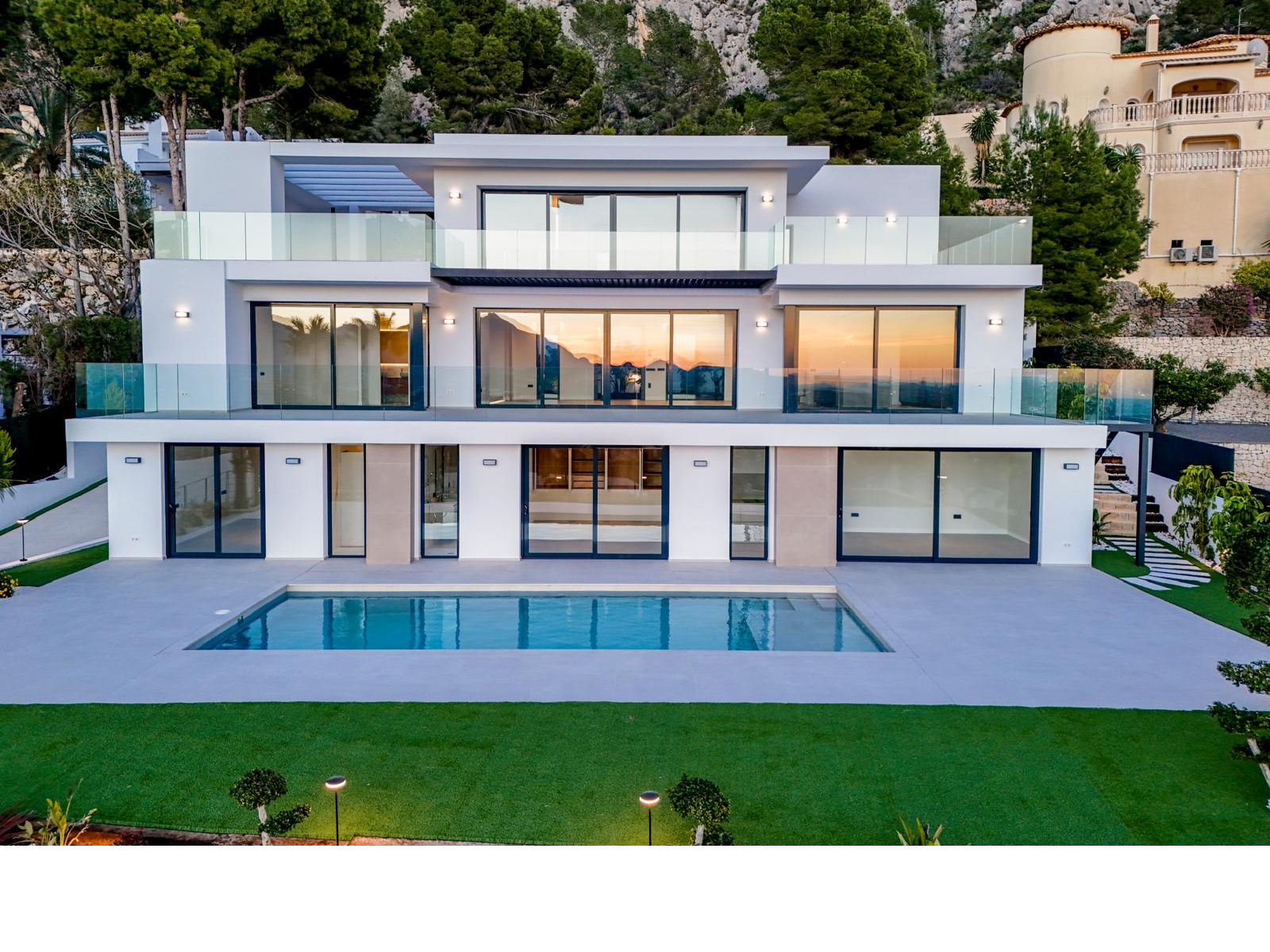 Villa premium de obra nueva en Altea con vistas panorámicas y diseño contemporáneo