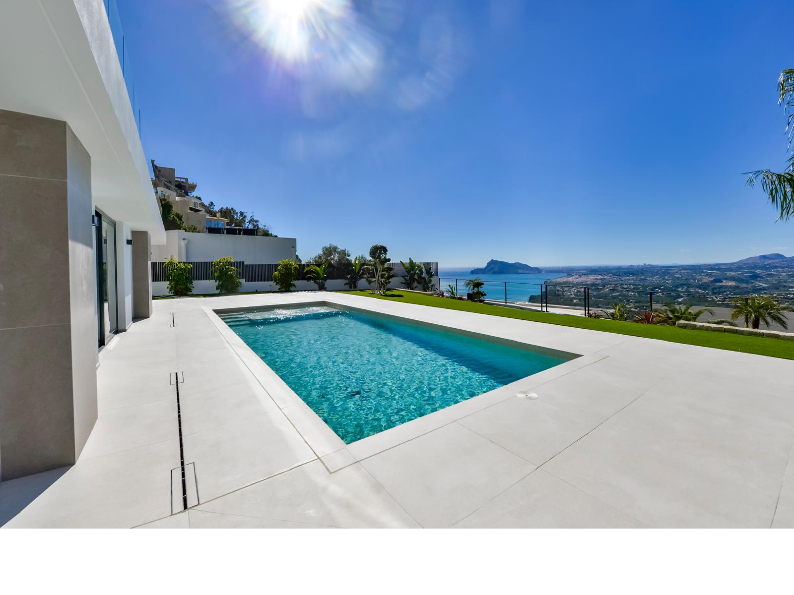 Villa premium de obra nueva en Altea con vistas panorámicas y diseño contemporáneo