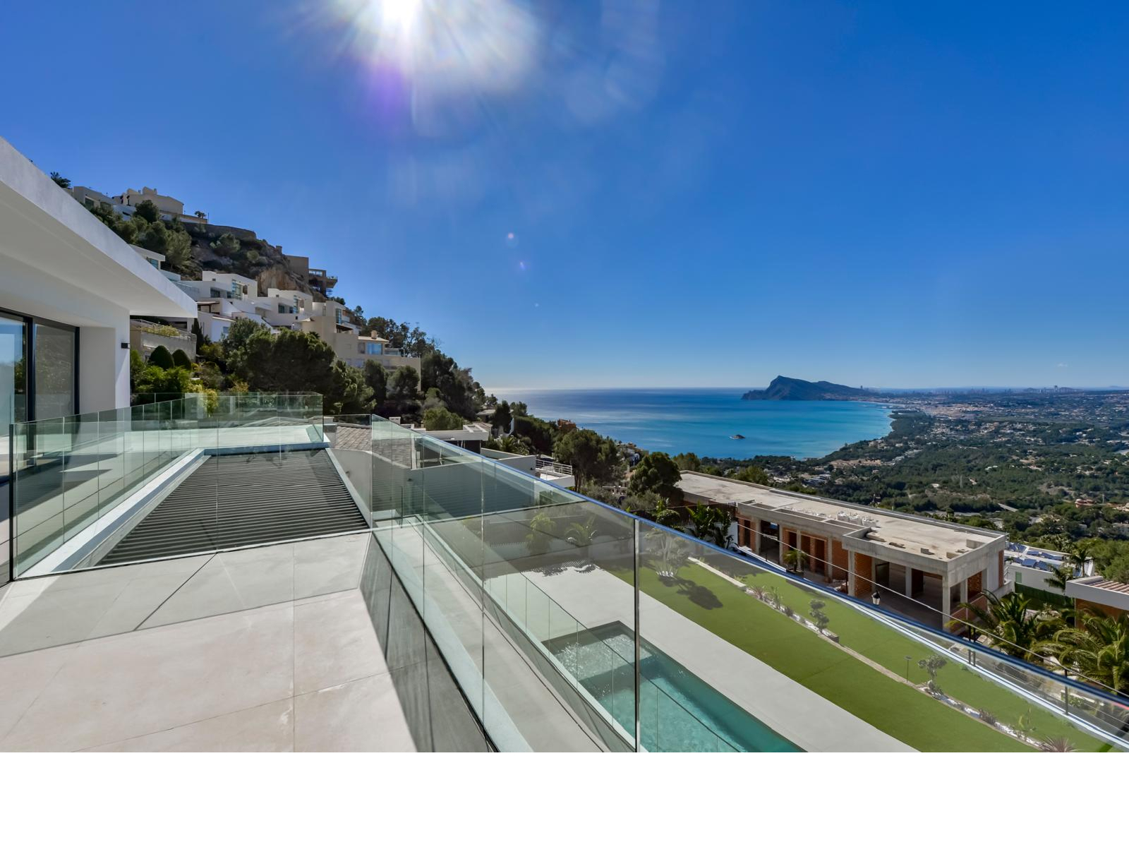 Villa premium de obra nueva en Altea con vistas panorámicas y diseño contemporáneo