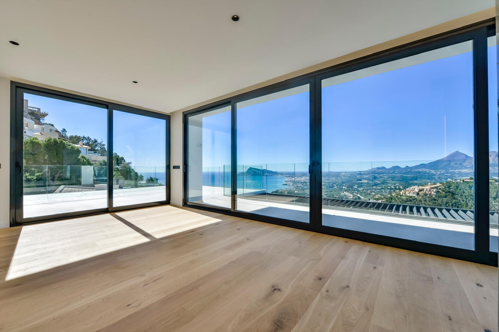 Villa premium de obra nueva en Altea con vistas panorámicas y diseño contemporáneo