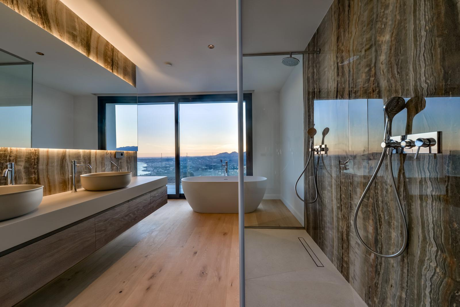 Villa premium de obra nueva en Altea con vistas panorámicas y diseño contemporáneo